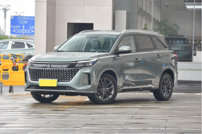 同为插混SUV；续航更长、空间更大的蓝电E5不比启辰大V DD-i香吗？